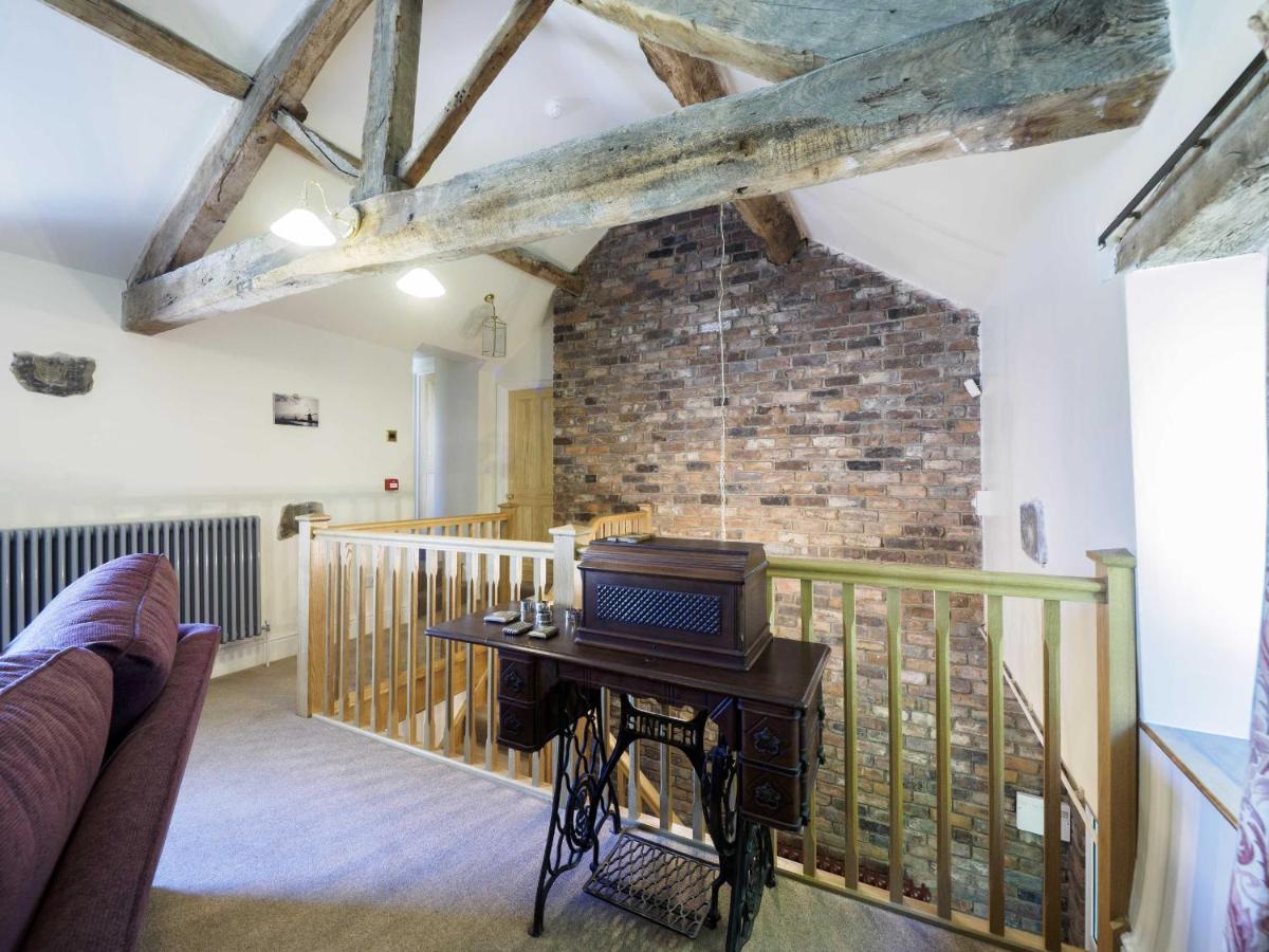 Foxlow Coach House Bed & Breakfast Buxton  Exterior photo
